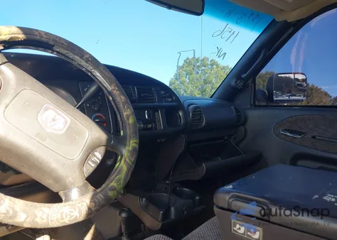 2001 Dodge Ram 1500 St z USA, uszkodzony, nr VIN 3B7HF13Z01G238154